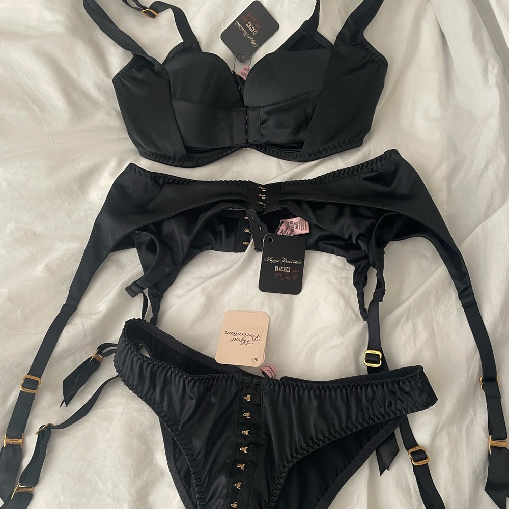 Agent Provocateur NWT Complete set - bra, garter, and cheeky (34C / size 3)